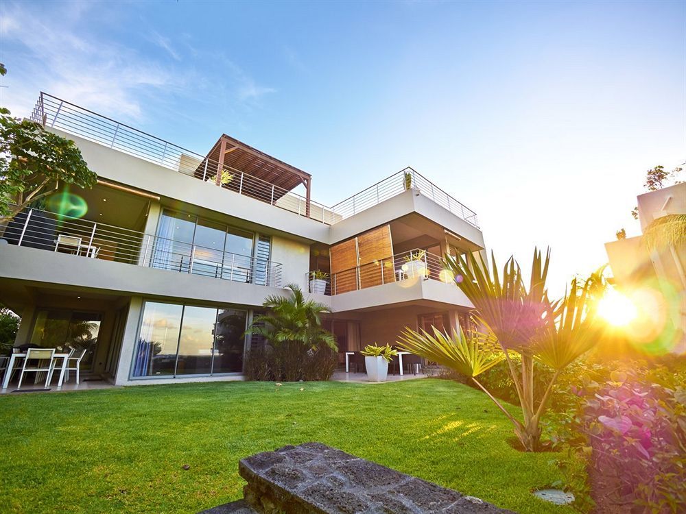Bon Azur Beachfront Suites & Penthouses With Lov Тру о Биш Екстериор снимка