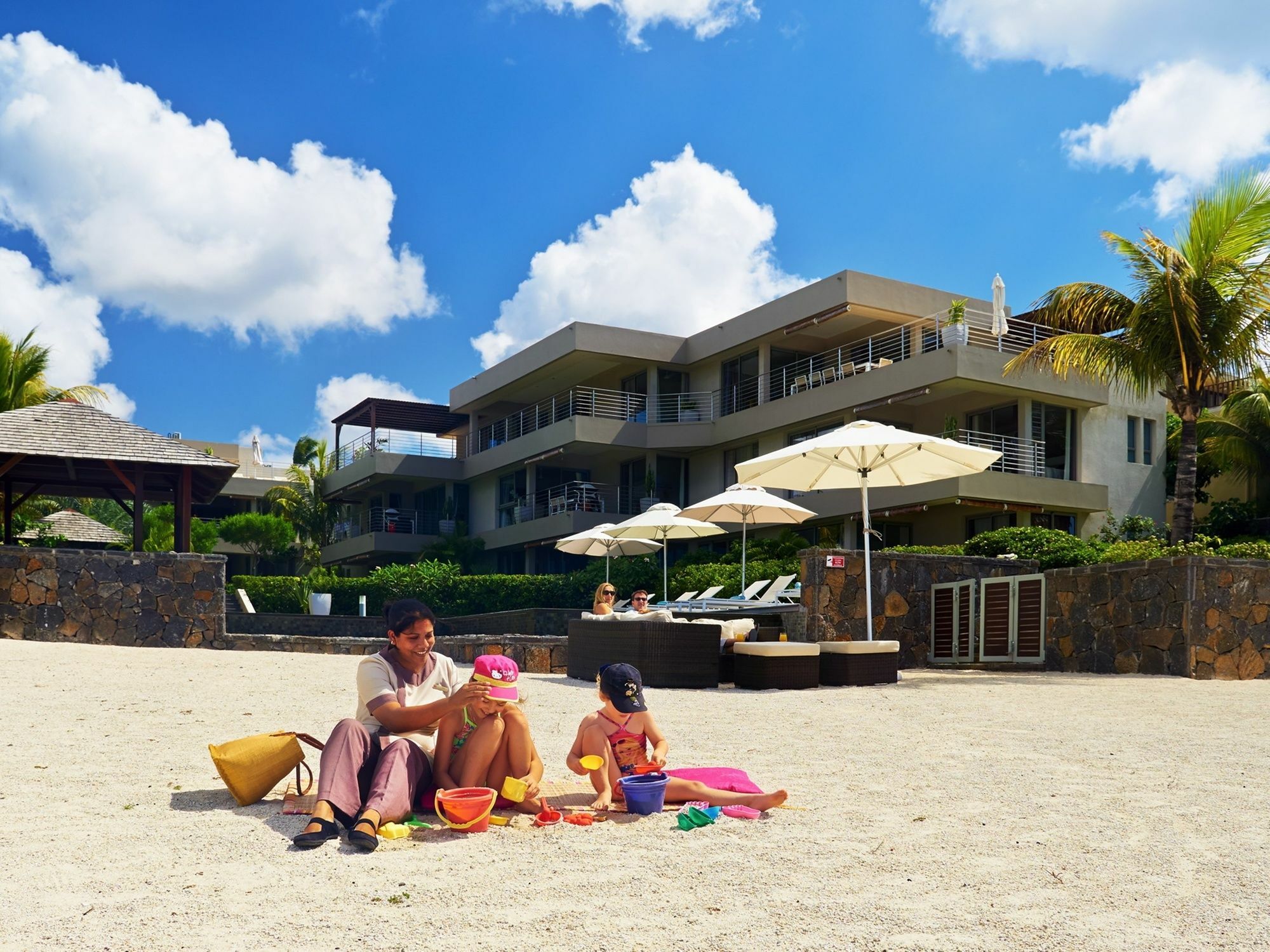 Bon Azur Beachfront Suites & Penthouses With Lov Тру о Биш Екстериор снимка